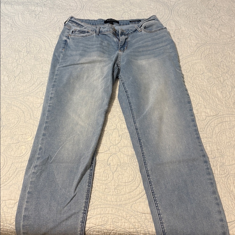 Judy Blue Light Wash Boyfriend Fit Jeans